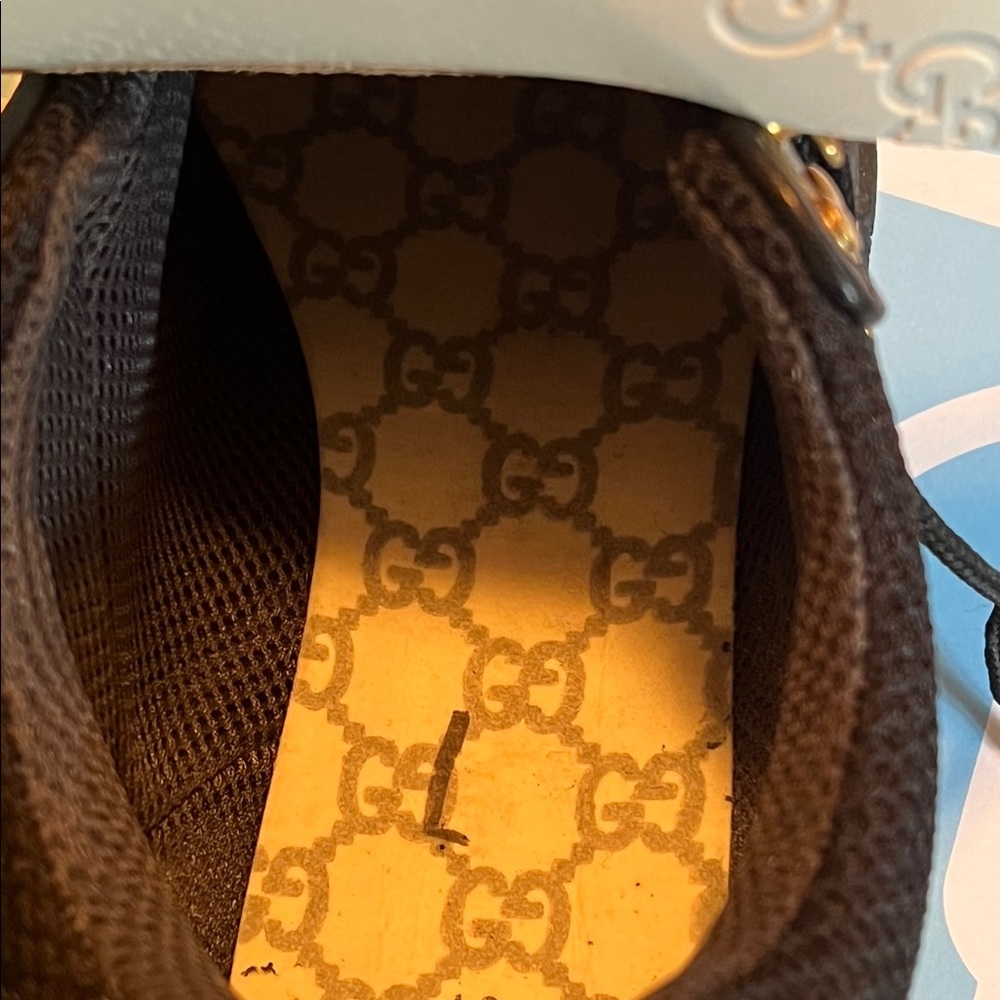 Gucci iconic flashtrek in black and gold. Size UK 10- runs US 10.5/11. - Picture 13 of 13